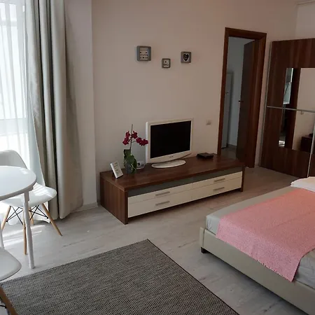 아파트 Sea Breeze Tomis Plus *